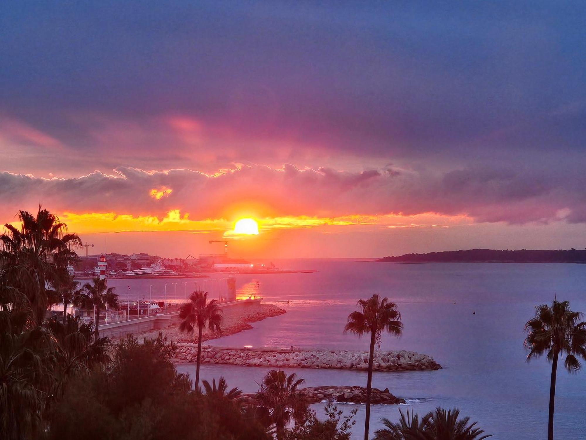 Superbe Vue A 50 Metres Des Plages * Cannes